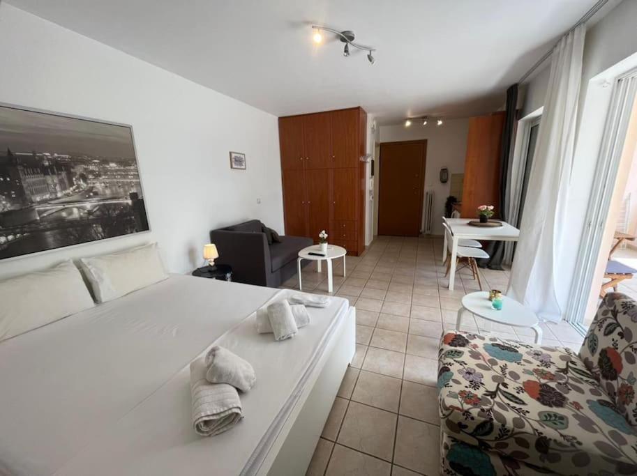 Ferienwohnung Modern Studio Large Veranda -Metro Station Suggrou Athen Exterior foto