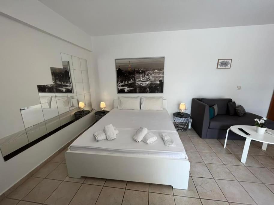 Ferienwohnung Modern Studio Large Veranda -Metro Station Suggrou Athen Exterior foto